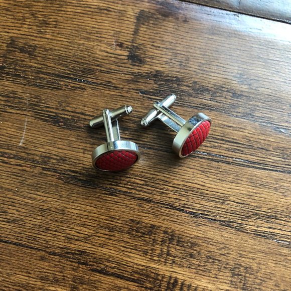 Mens Red pattern cuff links - Picture 4 of 4